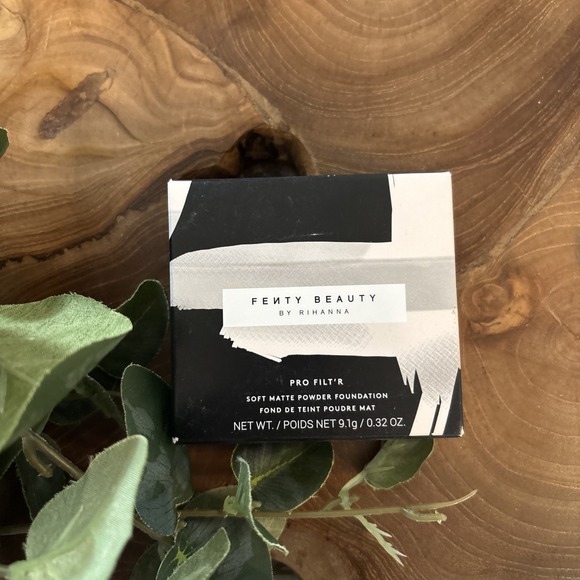 FENTY BEAUTY BY RIHANNA PRO FILT'R SOFT MATTE POWDER FOUNDATION 260 - Picture 1 of 2